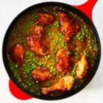 Chicken with chutney and mayo baked in rich sauce with peas